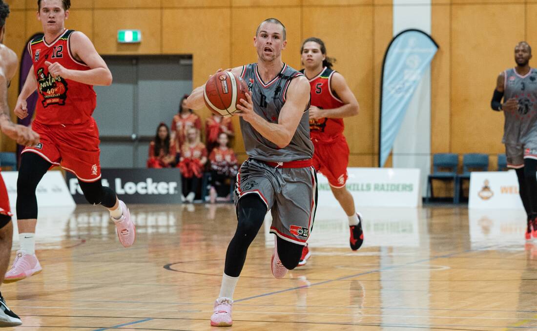 RedCity Roar shootiung guard Jayden Hodgson runs down court with the ball. Picture by B.Rad Sports Photography