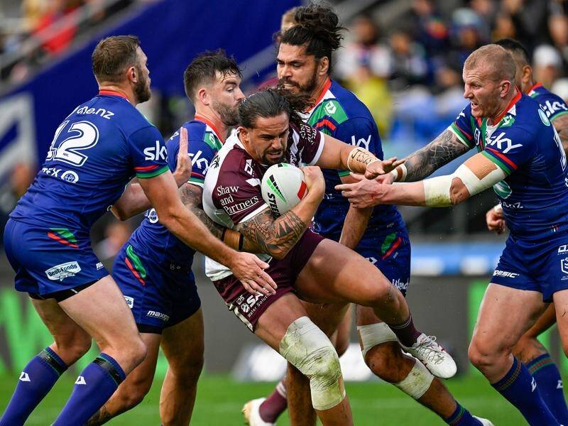 The Warriors rallied from 16-0 down to earn a hard-fought golden-point draw at home to Manly. (Andrew Cornaga/AAP PHOTOS)