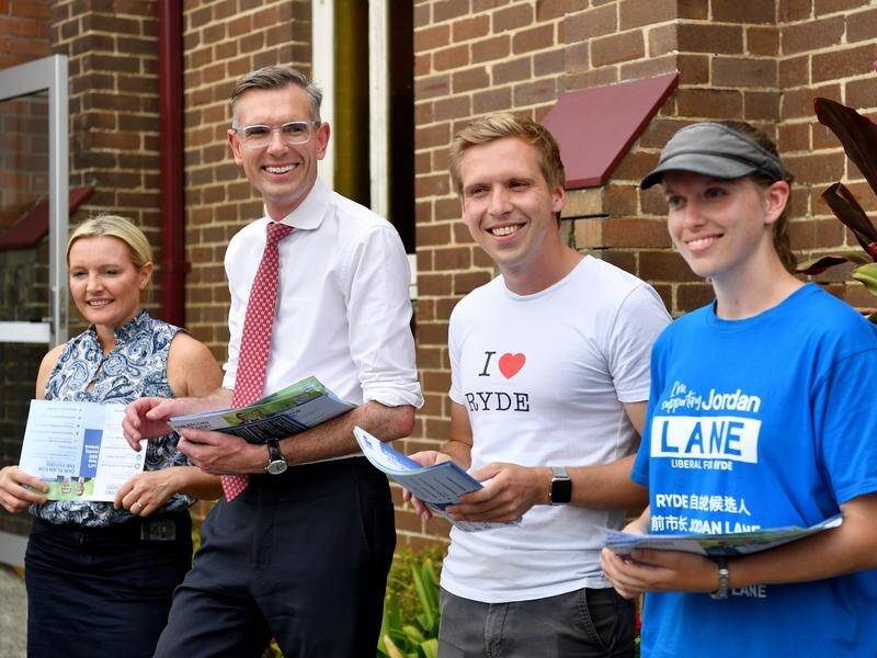 Jordan Lane (centre), seen with former NSW premier Dominic Perrottet, has retained the seat of Ryde. (Bianca De Marchi/AAP PHOTOS)